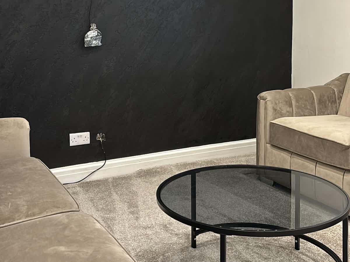 Black on black diamond finish: A dark sky finish that quietly steals the show.